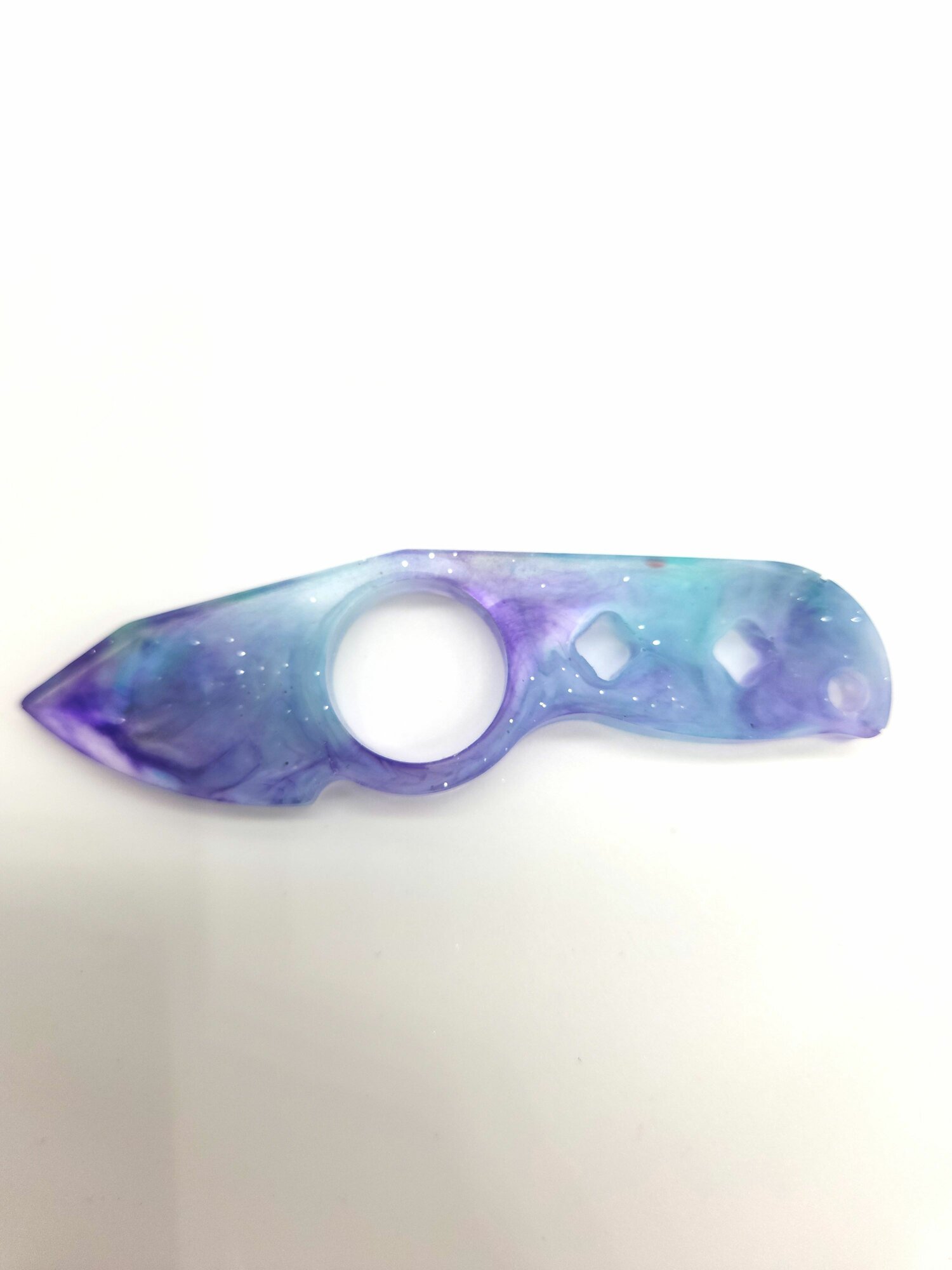 Сувенирный нож из эпоксидной смолы брелок