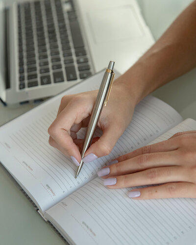 Изображение товара Шариковая ручка Parker Jotter Essential, St. Steel GT в подарочной коробке, стержень: Mblue