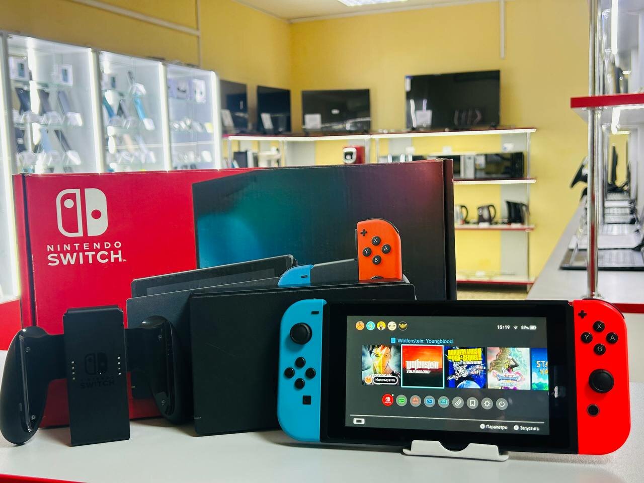 Игровая приставка Nintendo Switch rev.2 32 ГБ, неоновый синий/неоновый красный