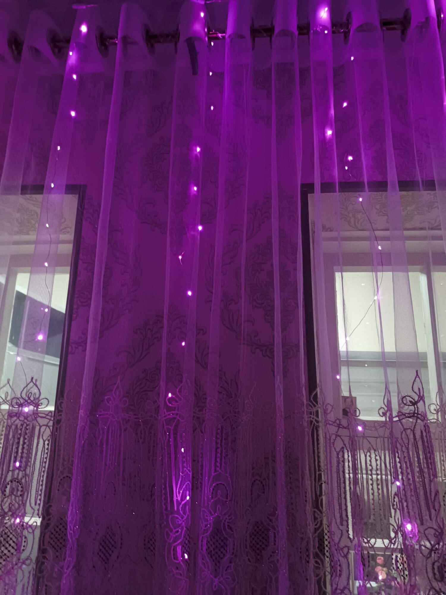 Светодиодная гирлянда-штора 3х3 / бахрома / дождик / занавес / роса, новогоднее украшение 300х300 см, разноцветный