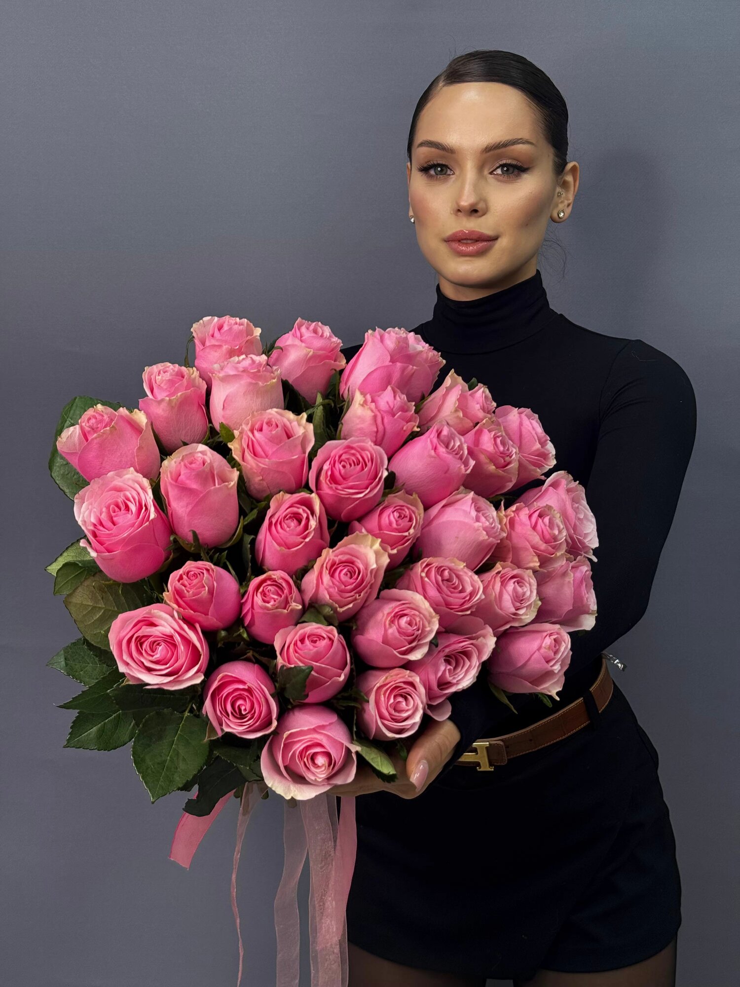 Букет из роз "Погрузись в романтику" под ленту 33 розы 40 см