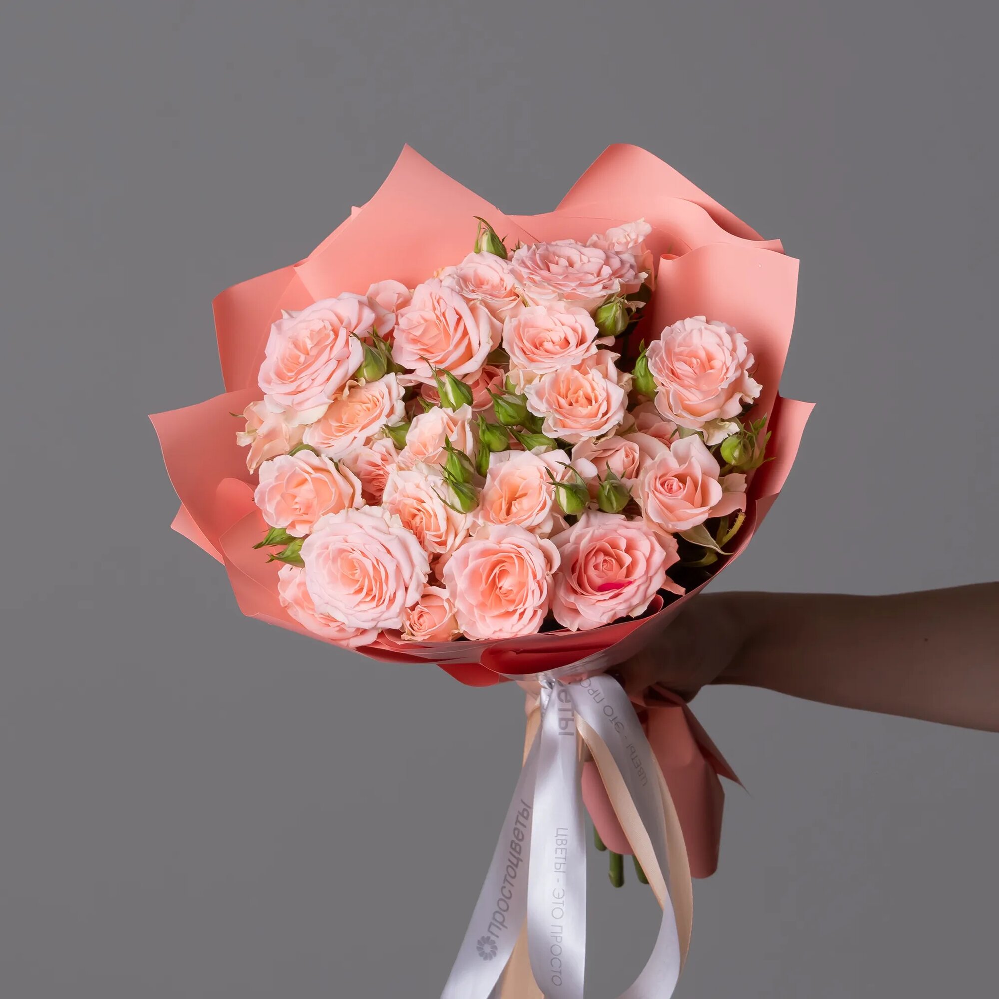 Букет Роза кустовая "Свит Сара" 7 шт Высота 50 см в коробке и аквабоксе от "Простоцветы"