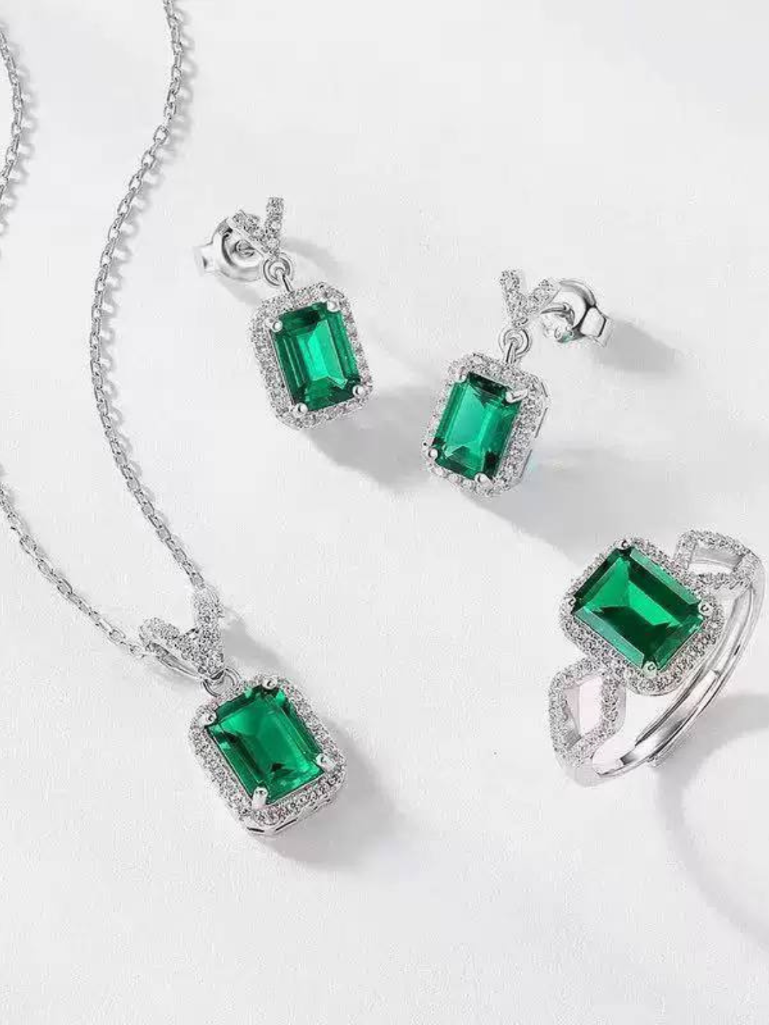 Комплект бижутерии: серьги, цепь, кольцо