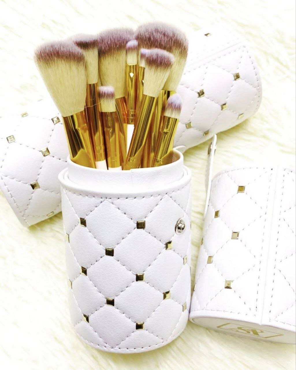 Набор для макияжа с футляром из 12 кистей, мягкий ворс, удобные ручки Цвет белый