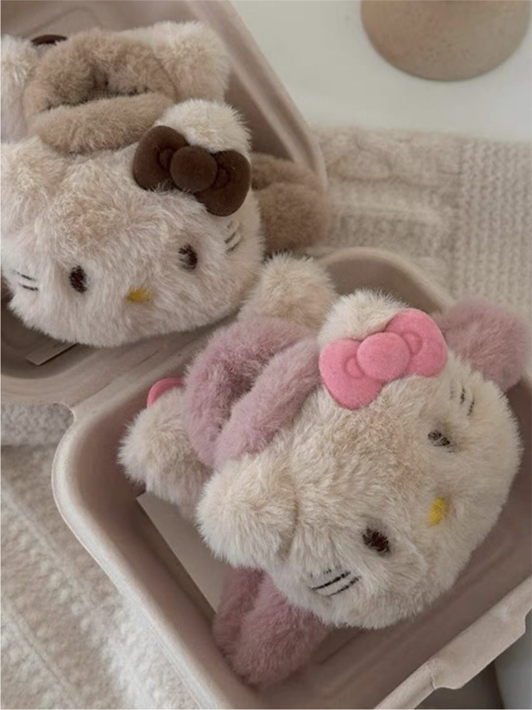 Заколка плюшевая "Hello Kitty" , искусственный мех, бежевая, длина 7см — фото 1