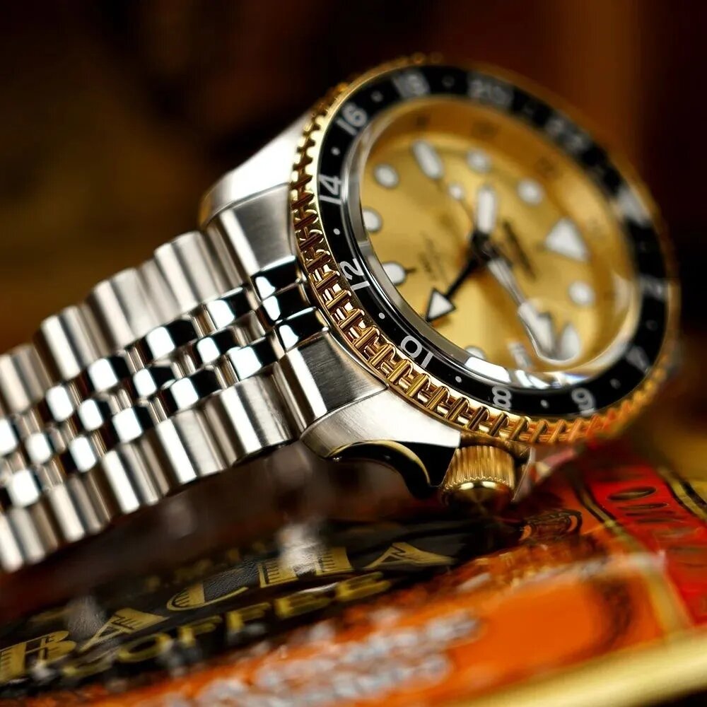 Наручные часы SEIKO 5 Sports, серебряный, желтый — фото 1