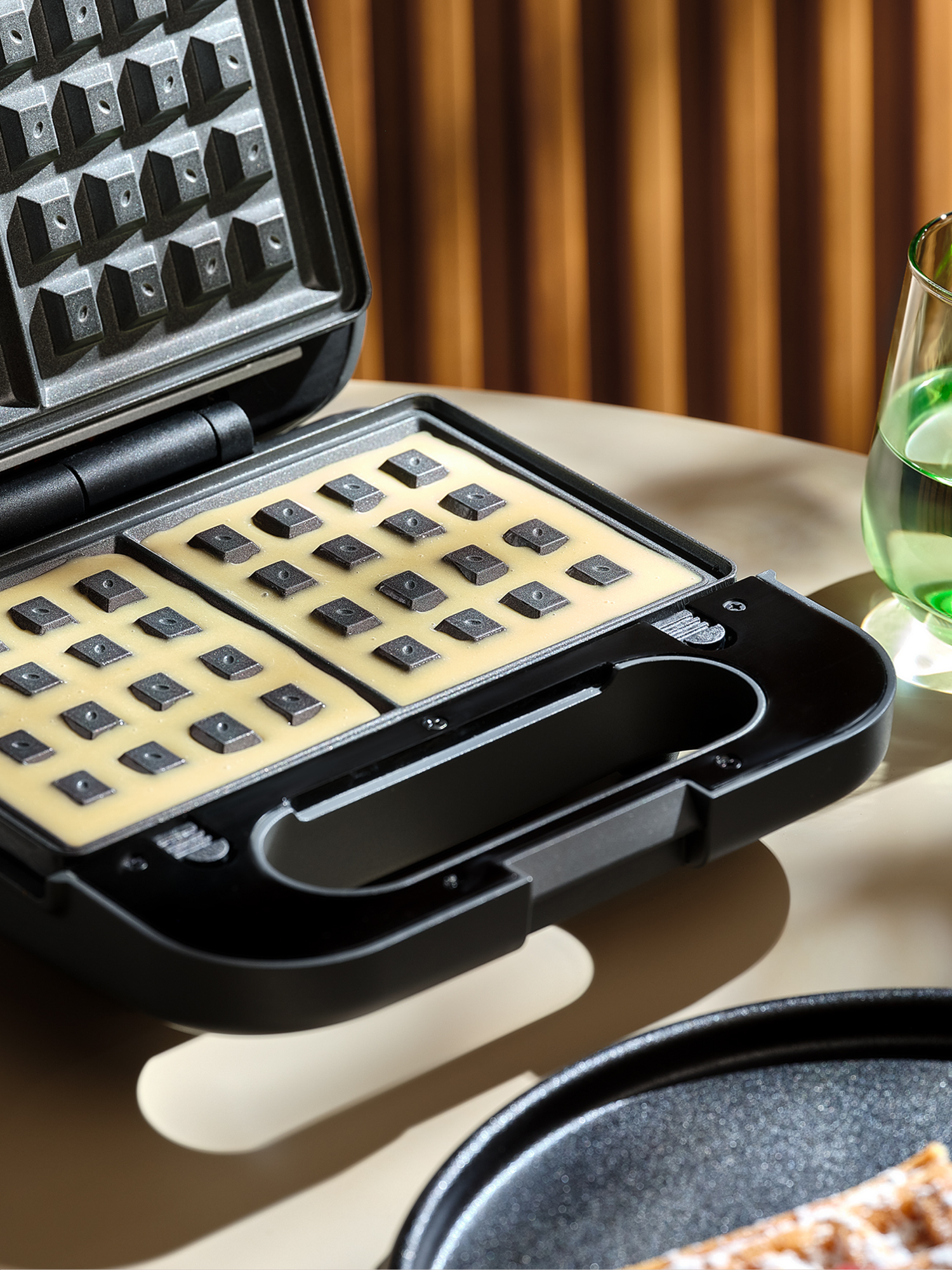 Вафельница с 5 комплектами съемных панелей Tuvio TSM01, серая — фото 1