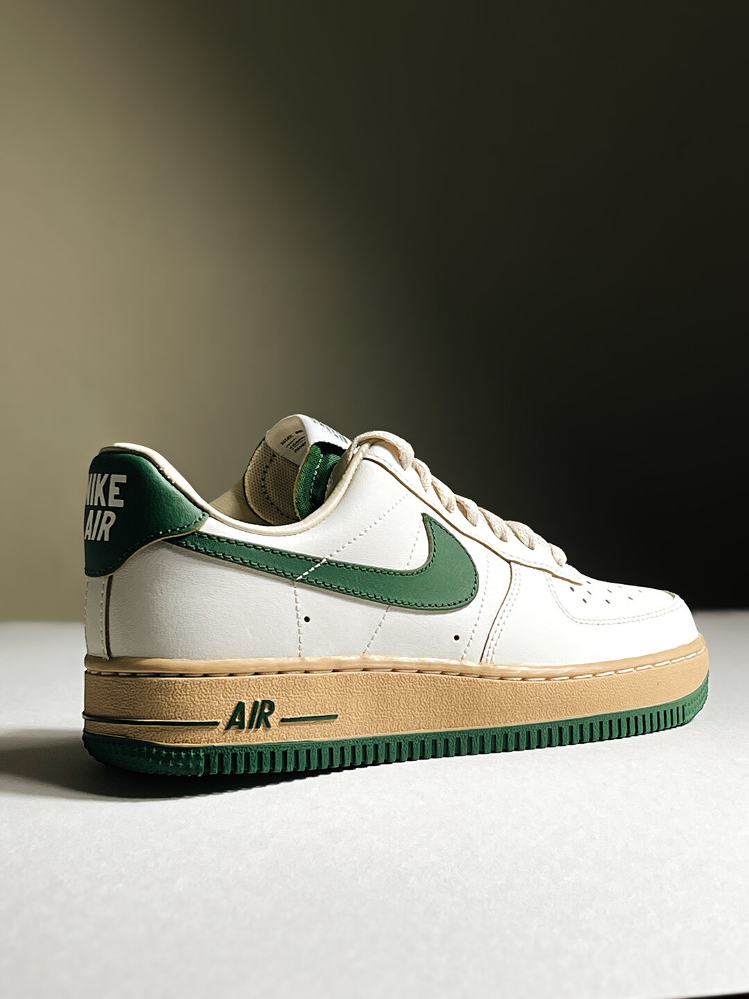 Кроссовки NIKE, полнота B, размер 38.5 EU, Khaki — фото 1