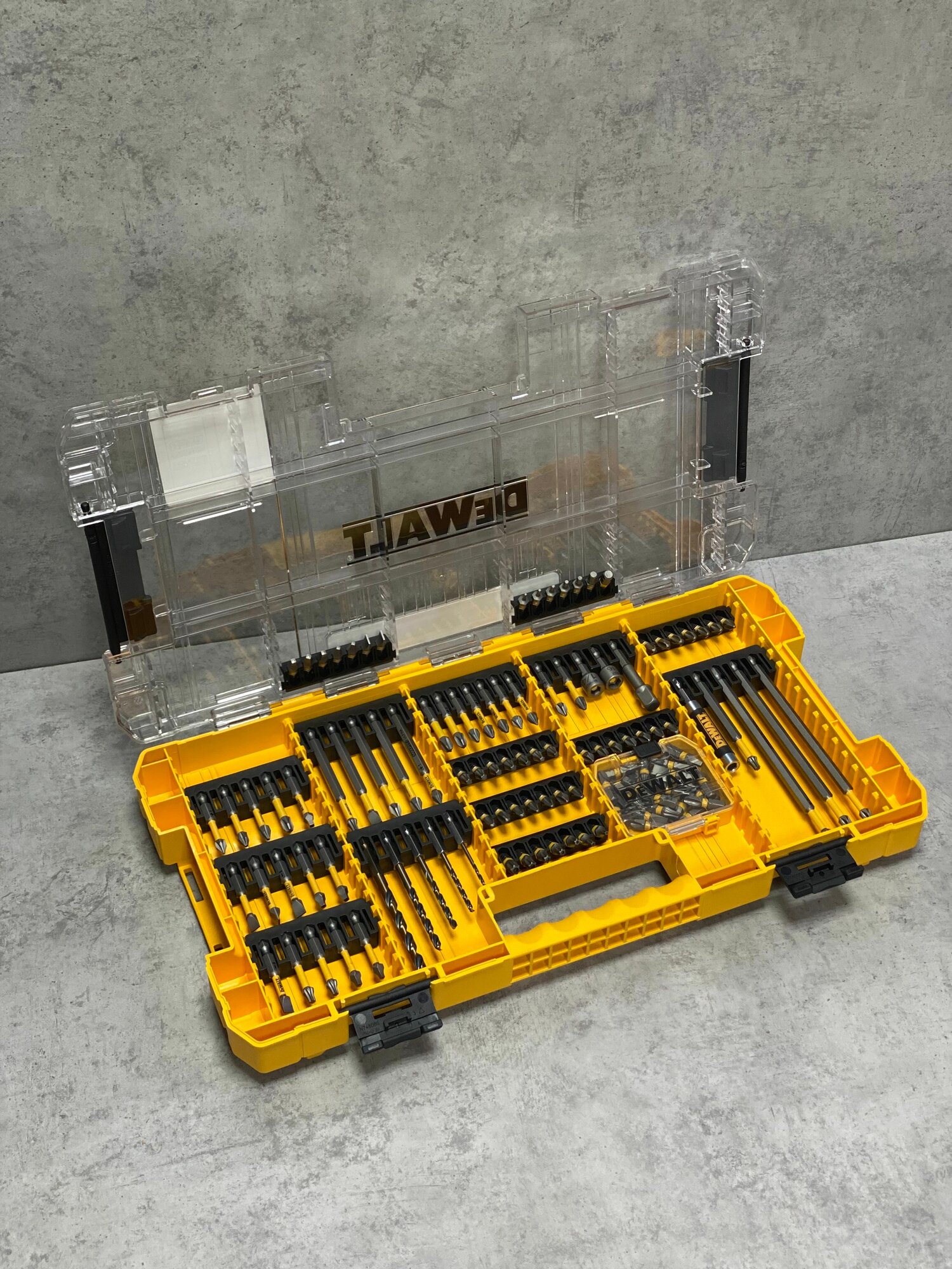 Набор бит и сверл в кейсе, 120предметов DeWalt DWAF120PCSET — фото 1