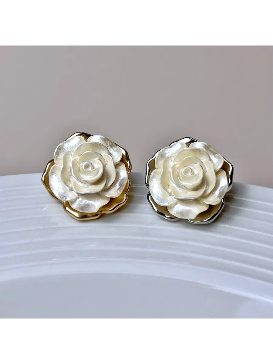 Белые пуговицы - цветок, набор из 3 шт. — фото 1