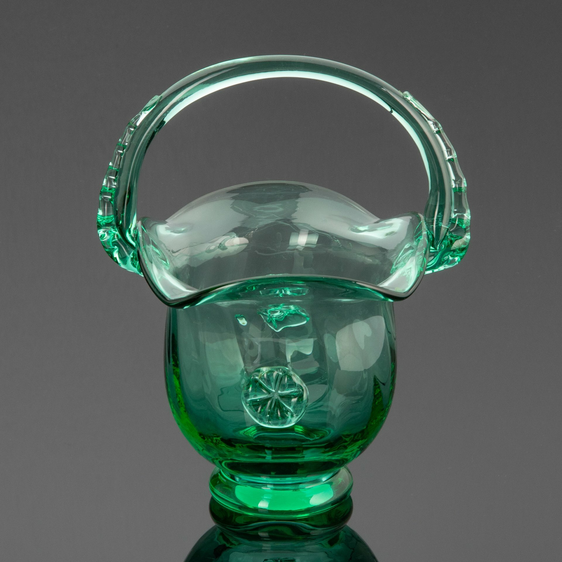 Конфетница в форме козинки, предположительно Стекольный завод "Красный май"