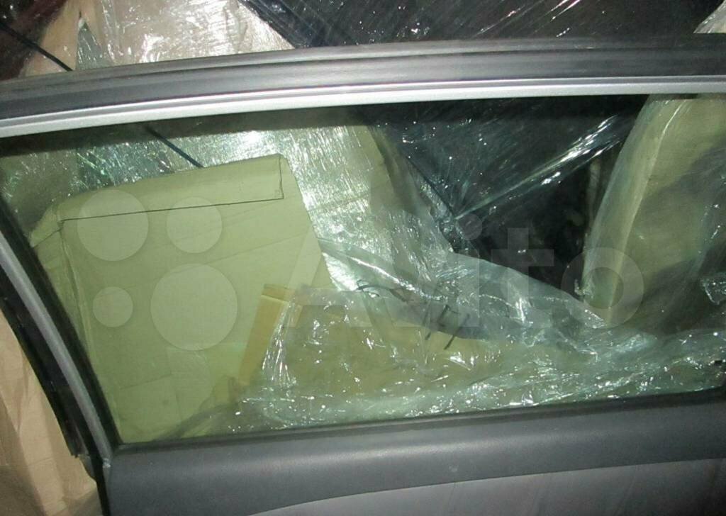 Стекло двери задней правой Kia Carens 2 2006