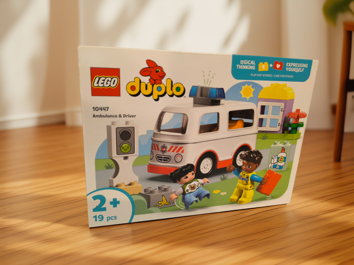 Конструктор LEGO DUPLO Скорая помощь с водителем, 19 деталей, 10447