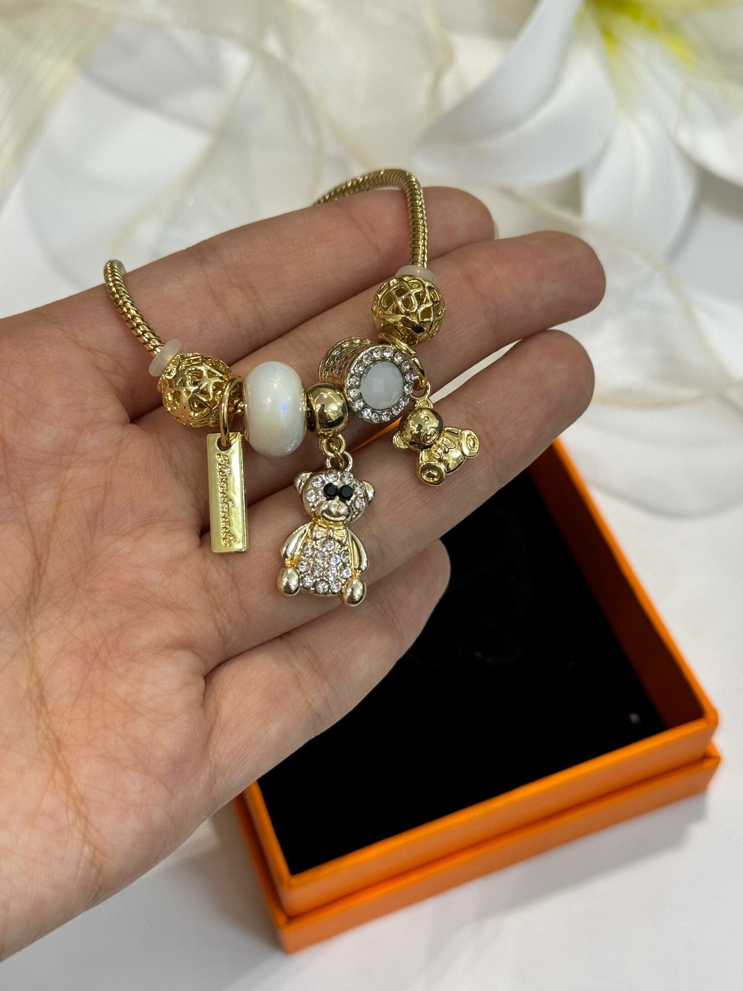 Жесткий браслет, размер 19 см, диаметр 19 см, белый, золотистый — фото 1