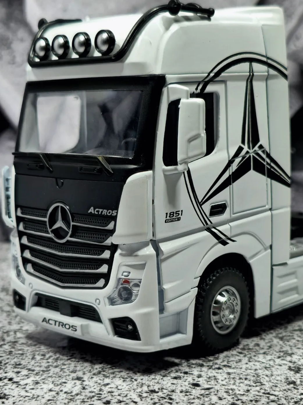 Металлический седельный тягач Mercedes-Benz Actros" от "MARI TOYS