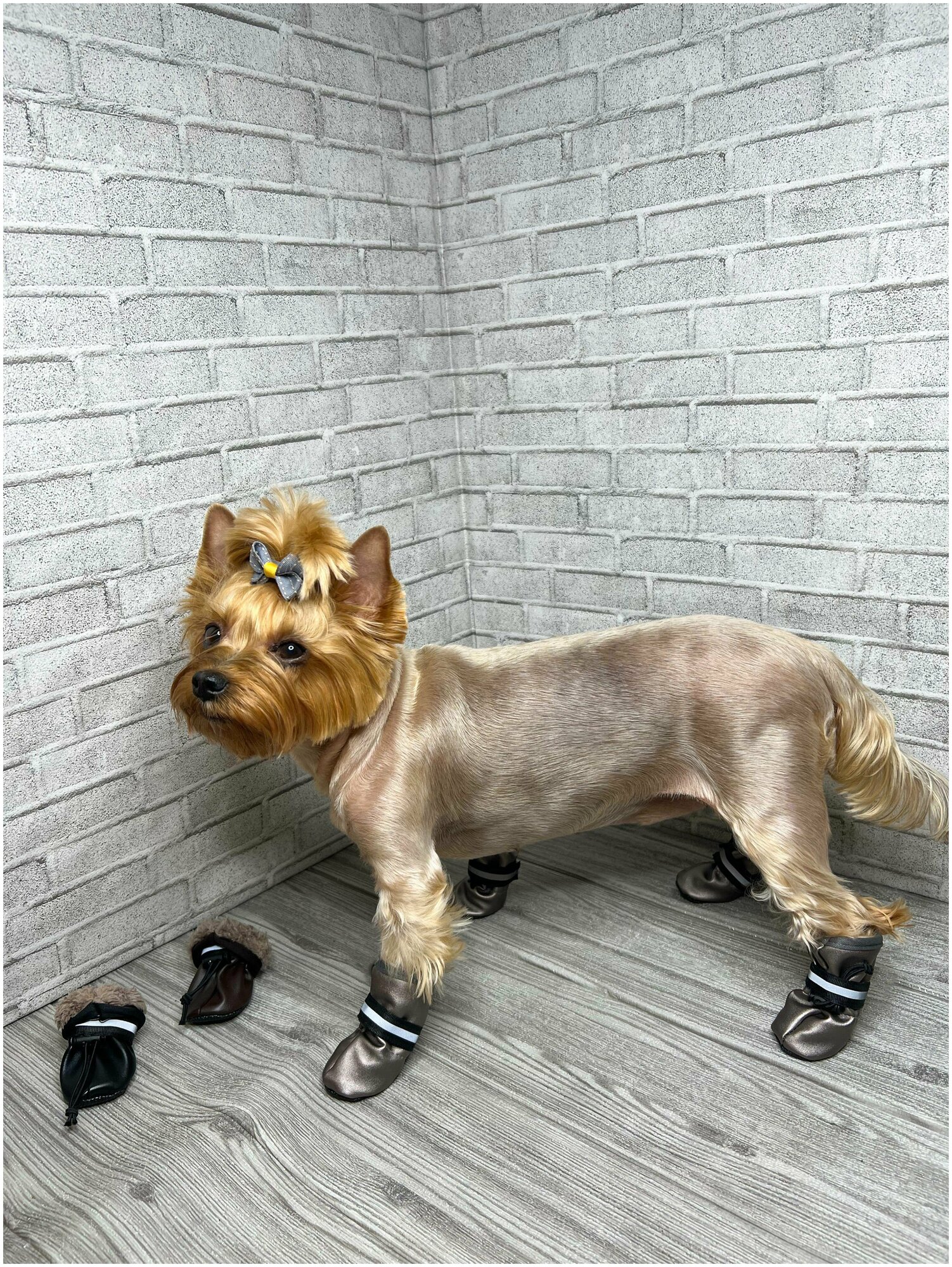 Обувь для собак на меху из эко кожи / Двойная фиксация: затяжка и липучка / Непромокаемые / Размер 3 / Серые