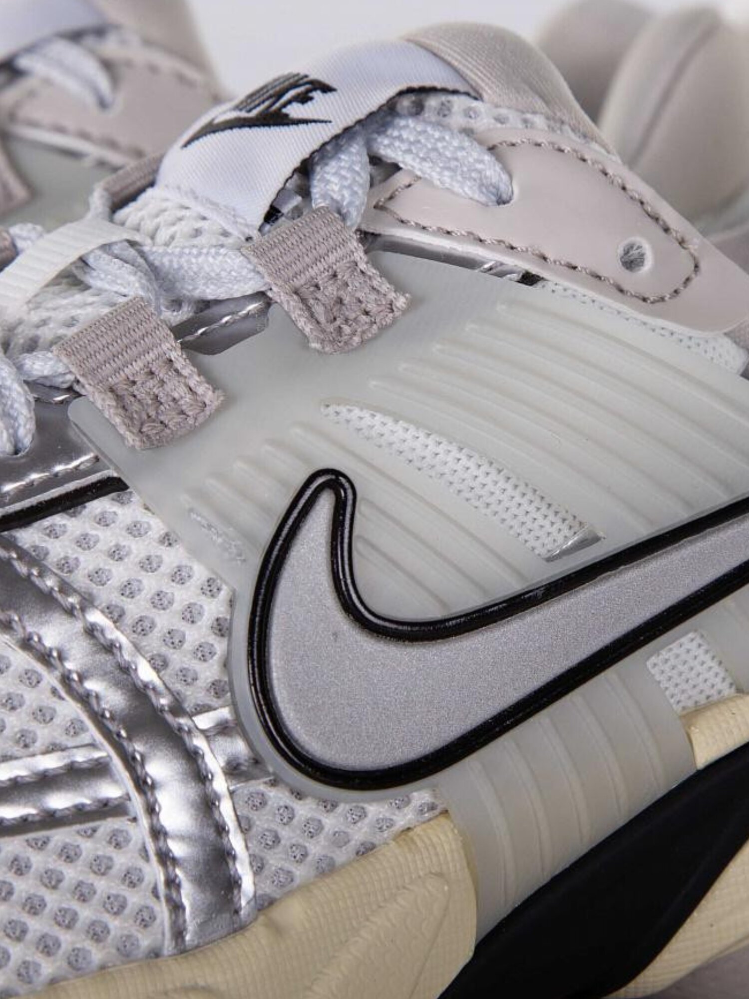 Кроссовки NIKE V2K Run, размер 6, белый — фото 1