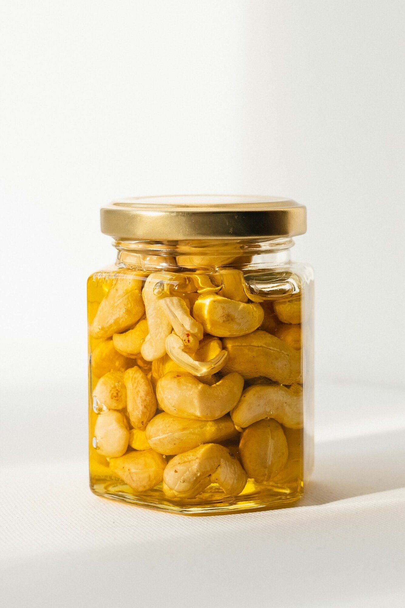 Натуральный мед с кешью 250гр , орехи в меду - фотография № 1