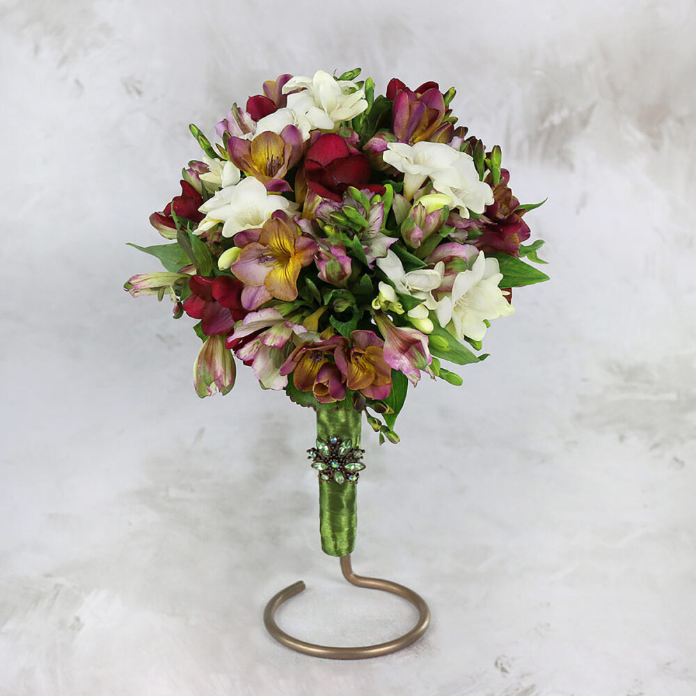 Букет невесты Букет Маркет альстромерия фрезия на стеблях под ленту