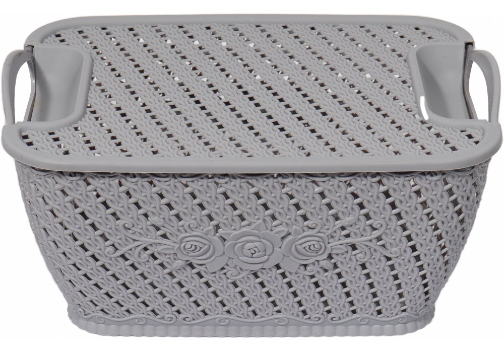 Пластиковая корзина с крышкой, которая может использоваться для хранения различных предметов.