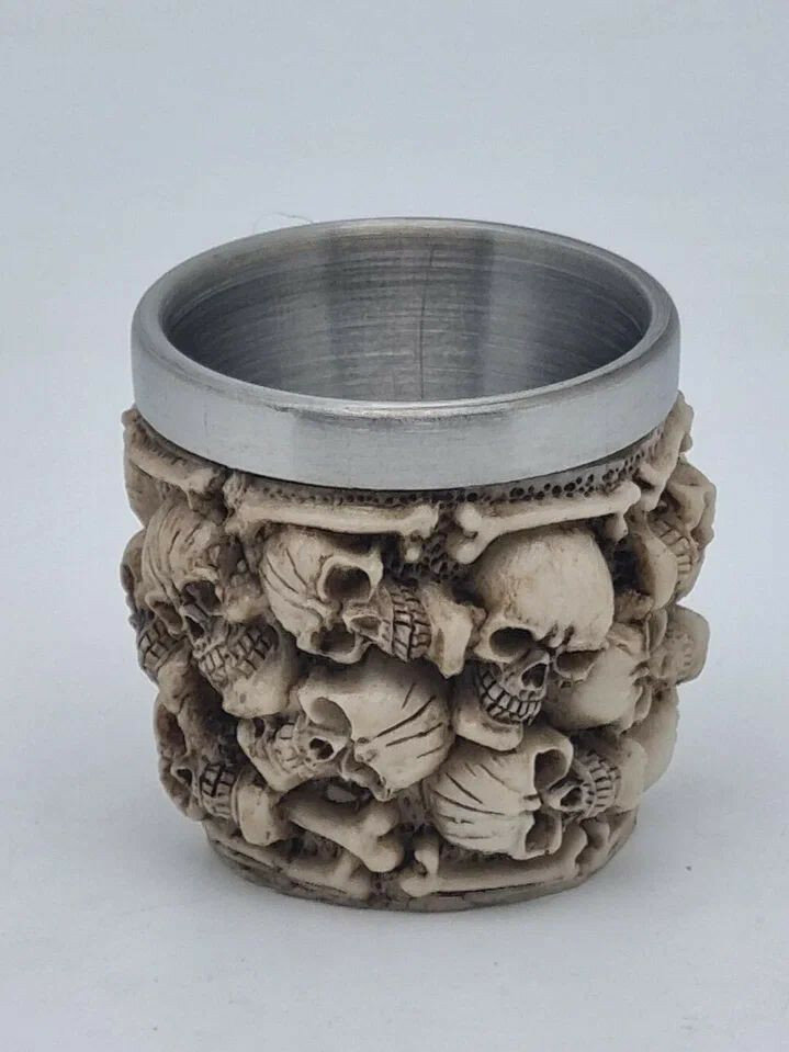 Стопка череп