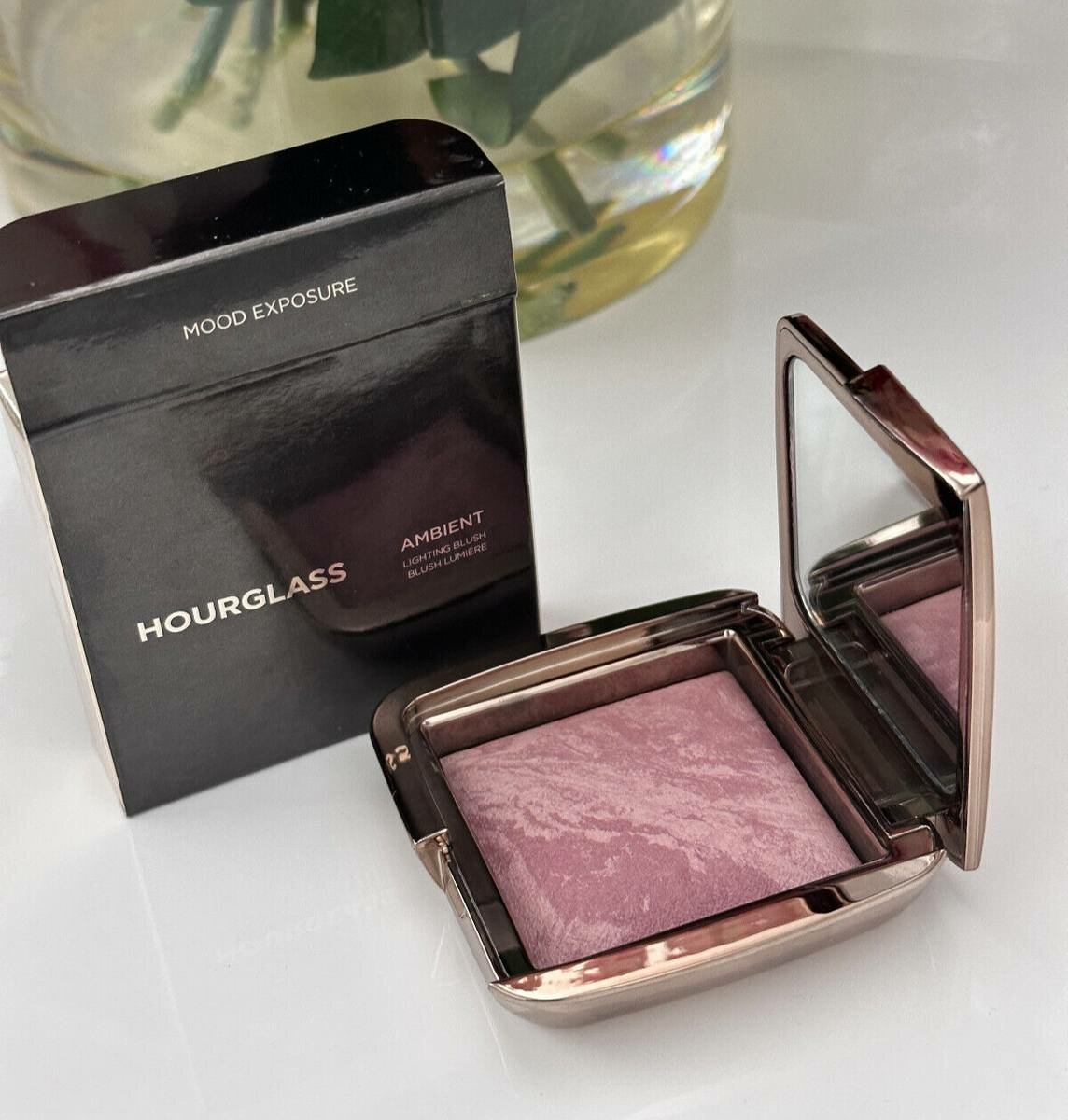 Hourglass Ambient Lighting Blush в оттенке Mood Exposure — румяна с эффектом мягкого рассеянного света