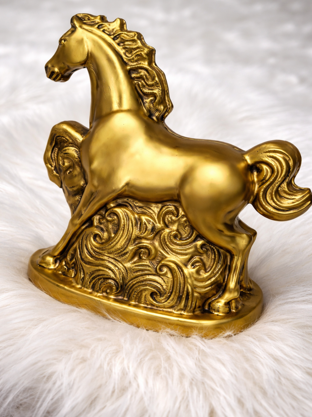 Сувенир Золотая лошадь – декор для дома и офиса