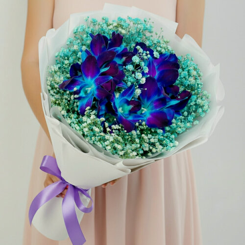Изображение товара Дуо-букет Мегацвет24 "Гипсофила и Орхидея", мини, голубой/синий, дизайнерская упаковка