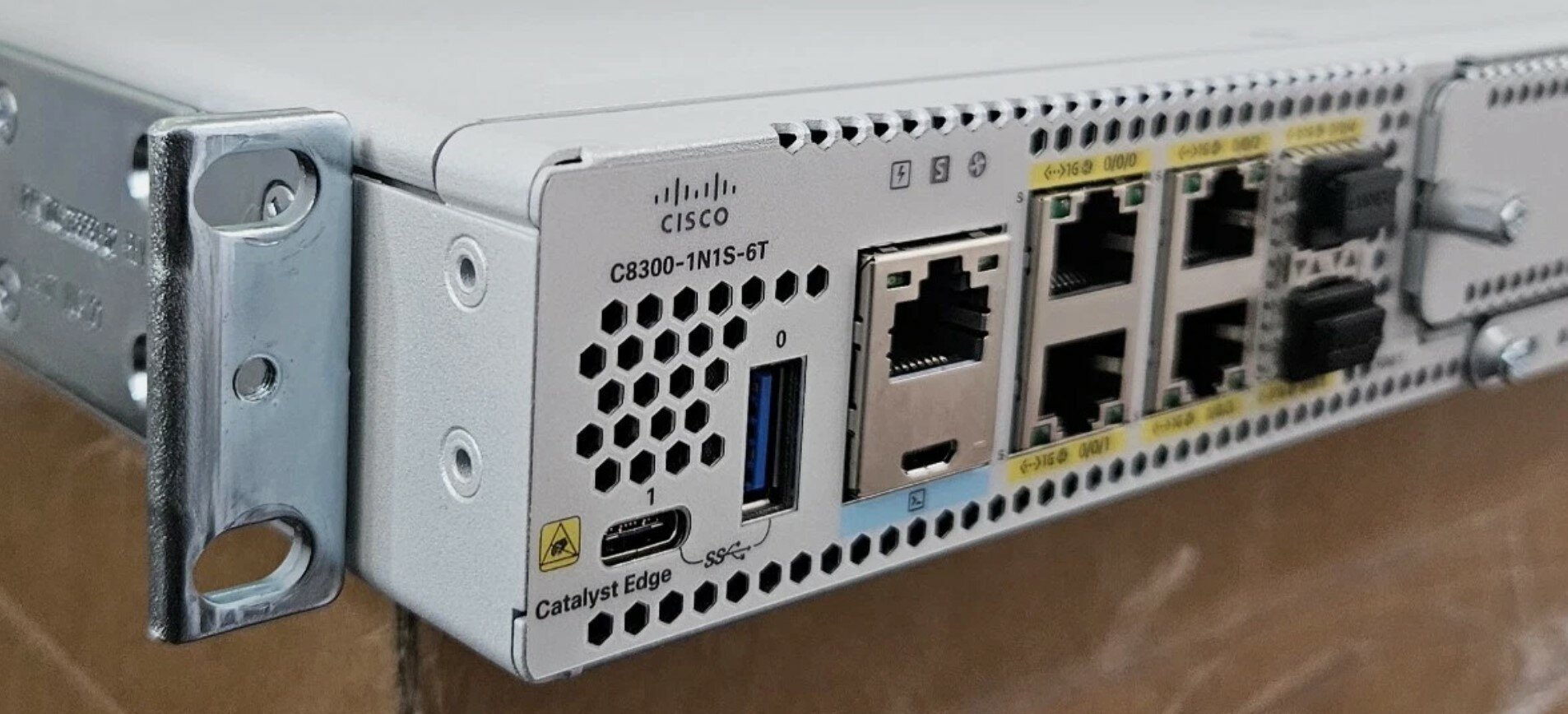 Коммутатор Cisco C8300-1N1S-6T Cisco Catalyst C8300-1N1S-6T Router, В комплекте с MEM-C8300-8GB 1, M2USB-16G 1, C-RFID-1R 1, C8300-RM-19-1R 1, C8300-NIM-BLANK 1, C8300-SM-BLANK 1, C8300-PIM-BLANK 1, NETWORK-PNP-LIC 1, IOSXE-AUTO-MODE 1, SC8KBENEK9-174 1, .