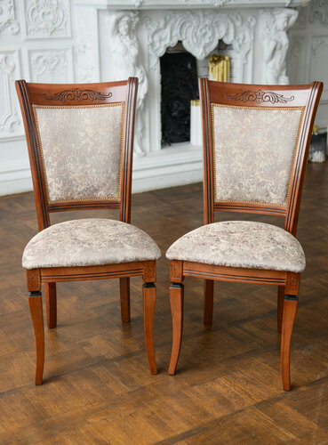 Изображение товара Классические стулья массив бука. Комплект 2 деревянных стула для кухни и гостиной в цвете орех