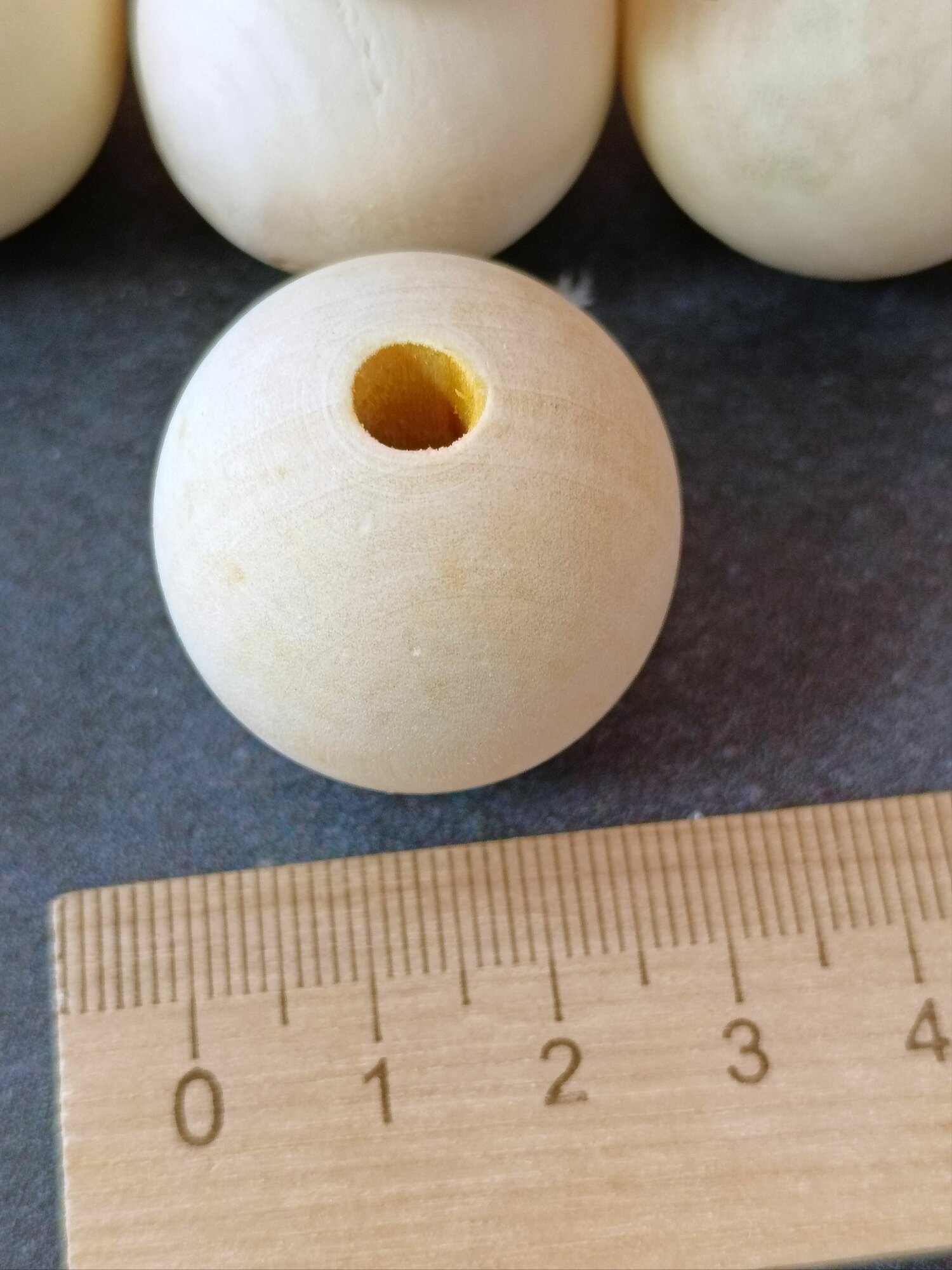 Бусины деревянные круглые для дред косичек макраме 30мм 8шт — фото 1