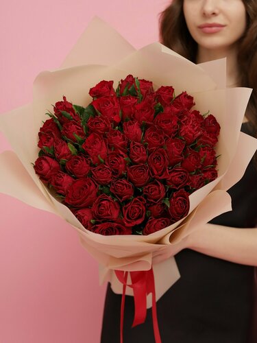 Изображение товара Букет Joy Flowers из 51 красной кенийской розы, высота 40 см