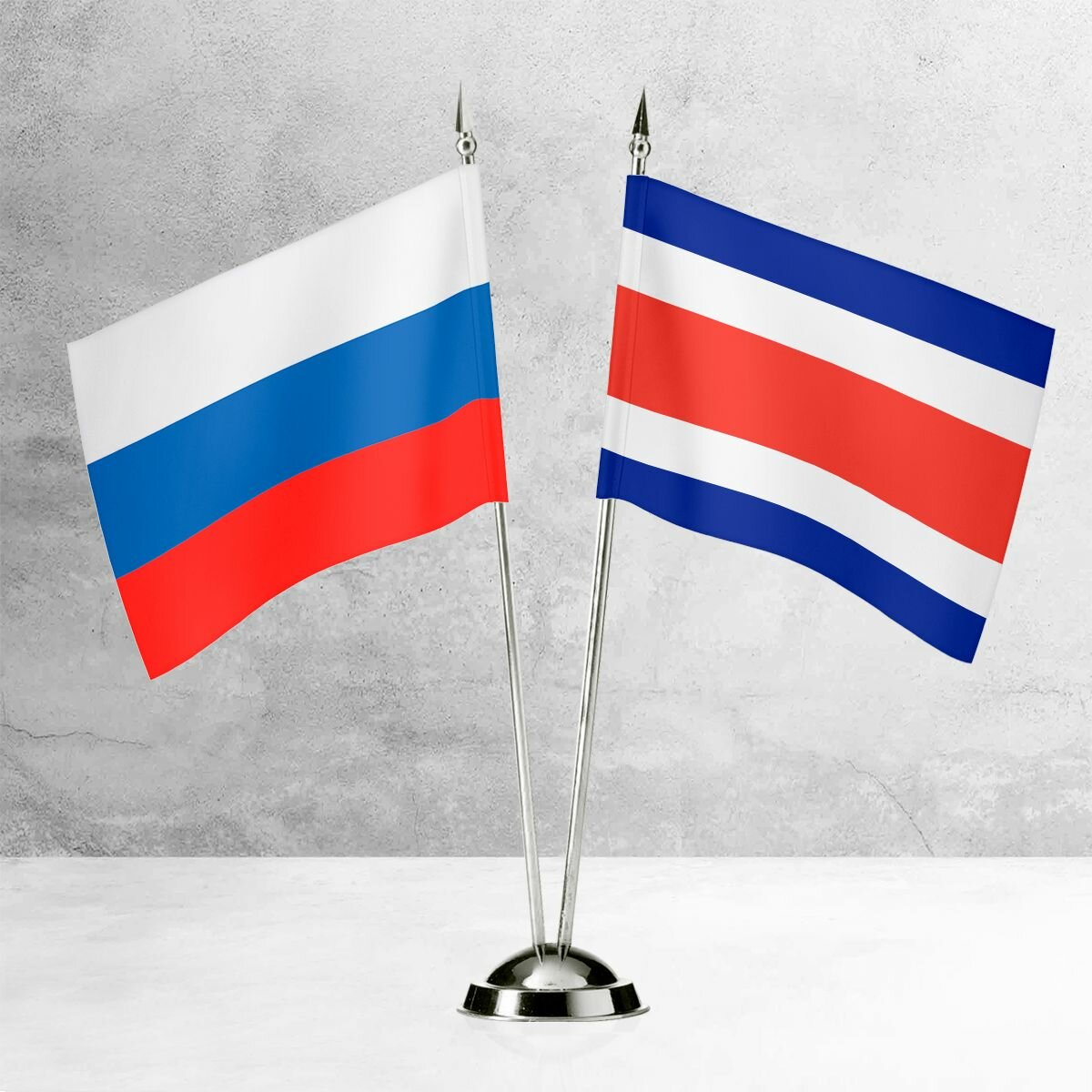 Настольные флаги России и Коста-Рики на пластиковой подставке под серебро