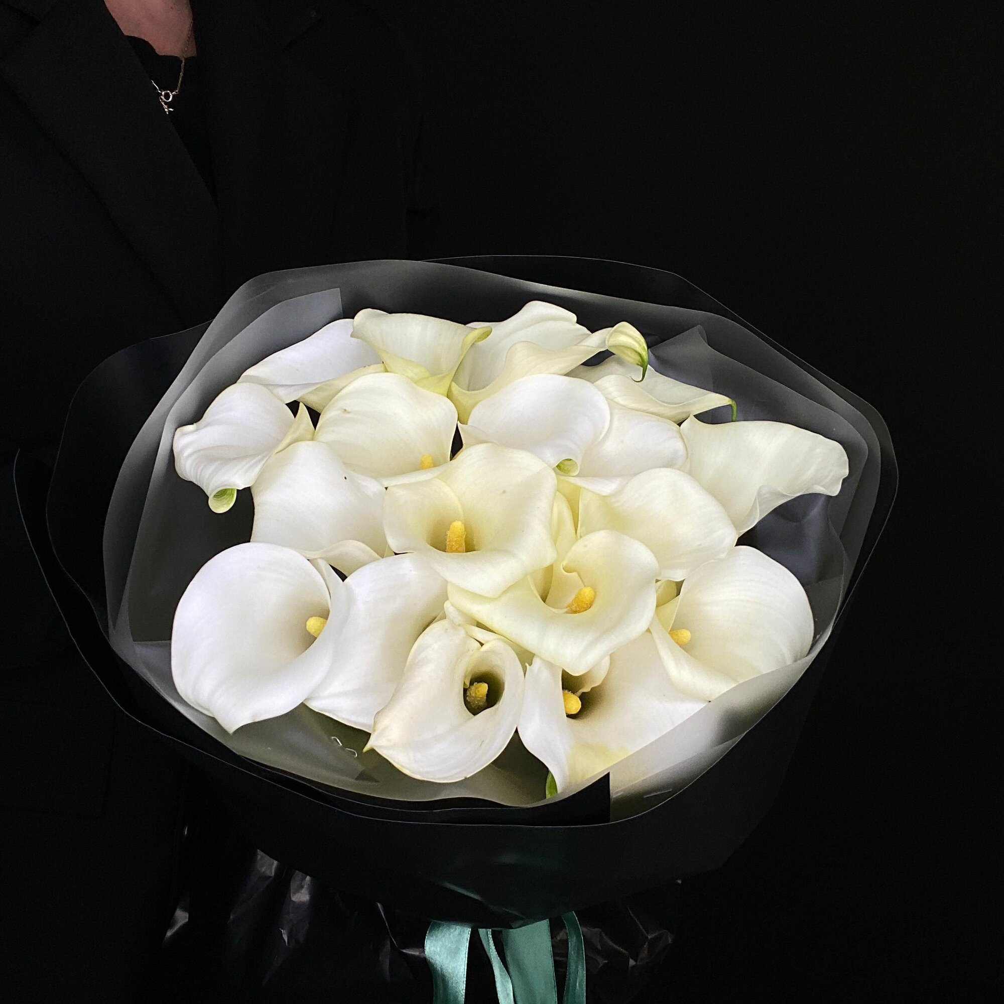Нежнве каллы (каллы 17 шт) высота букета 40 см ширина 20 см