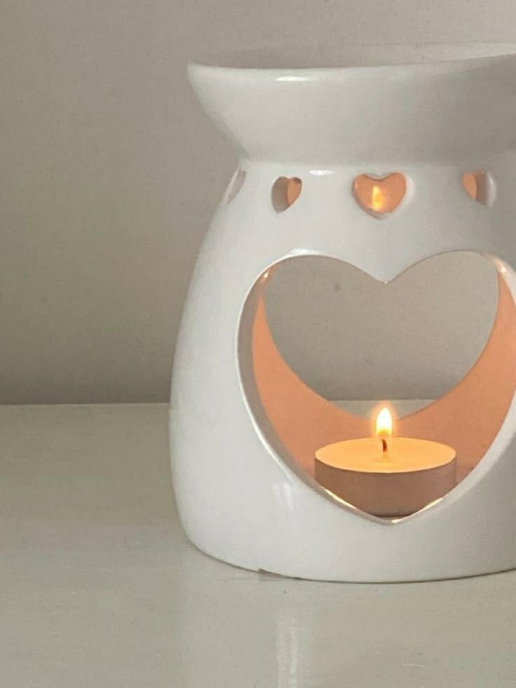 Klassik oq rangdagi seramika aromali chiroq — фото 1