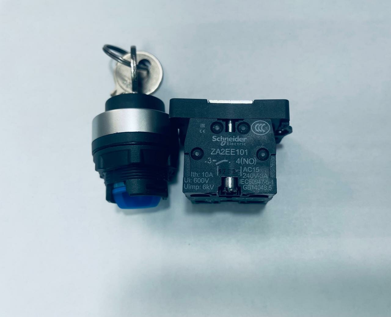 Пакетный переключатель Schneider Electric XA2EG03 металл 3 положения IP65