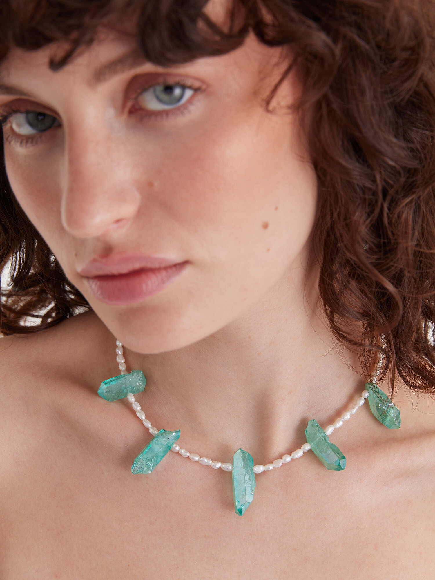 Колье SIRENE, жемчуг пресноводный, горный хрусталь, перламутр, длина 38 см, белый