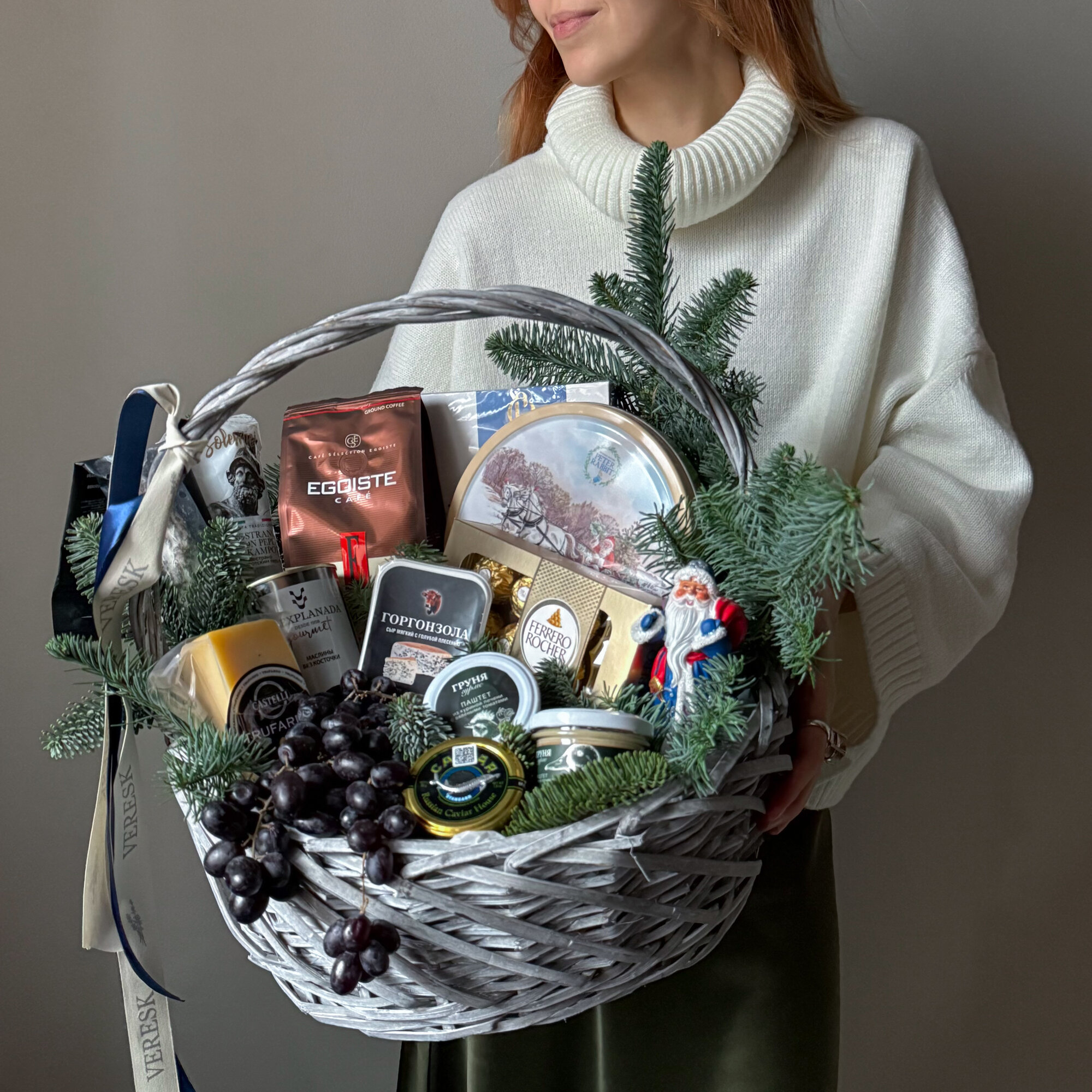 Подарочная продуктовая корзина с черной икрой на Новый год премиум. Veresk 724