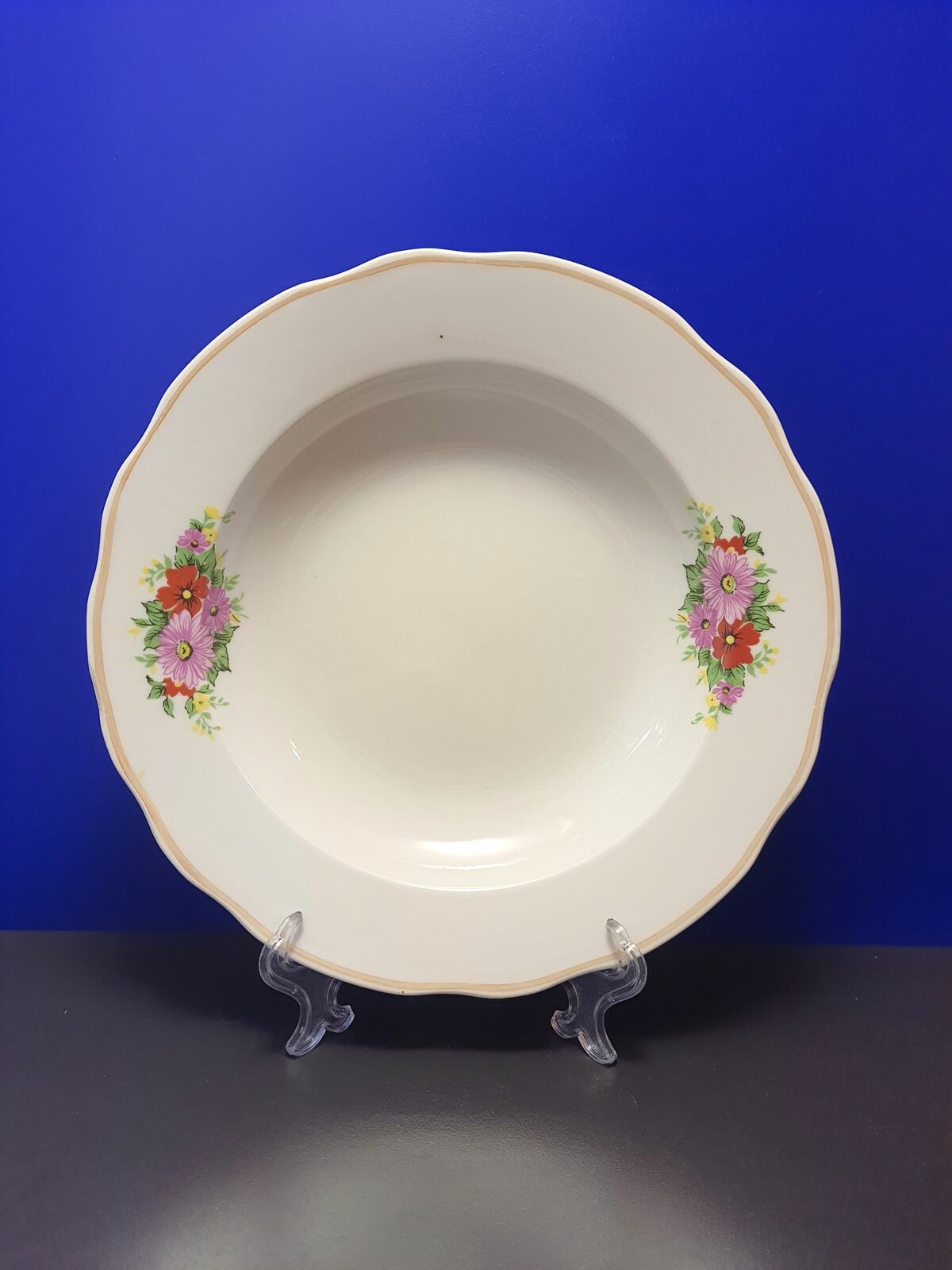 Тарелка винтажная глубокая с декором в виде цветов, фарфор, деколь, 24см, Дулево, Россия
