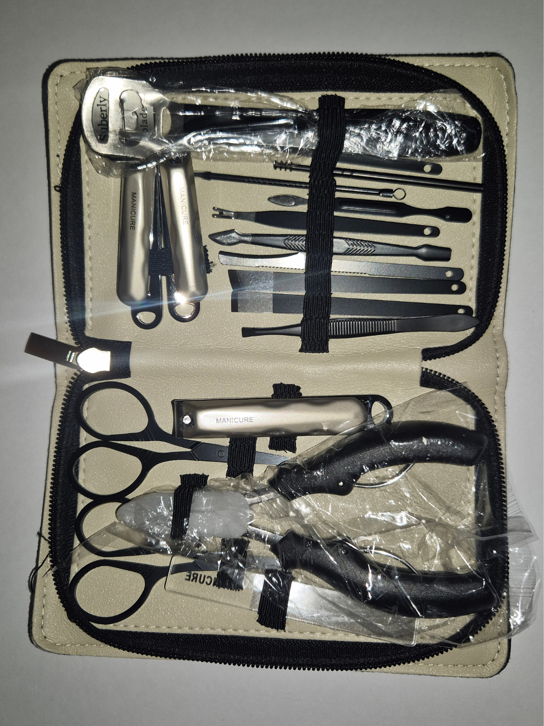 Маникюрный набор MANICURE, в футляре, 18 предметов профессиональний