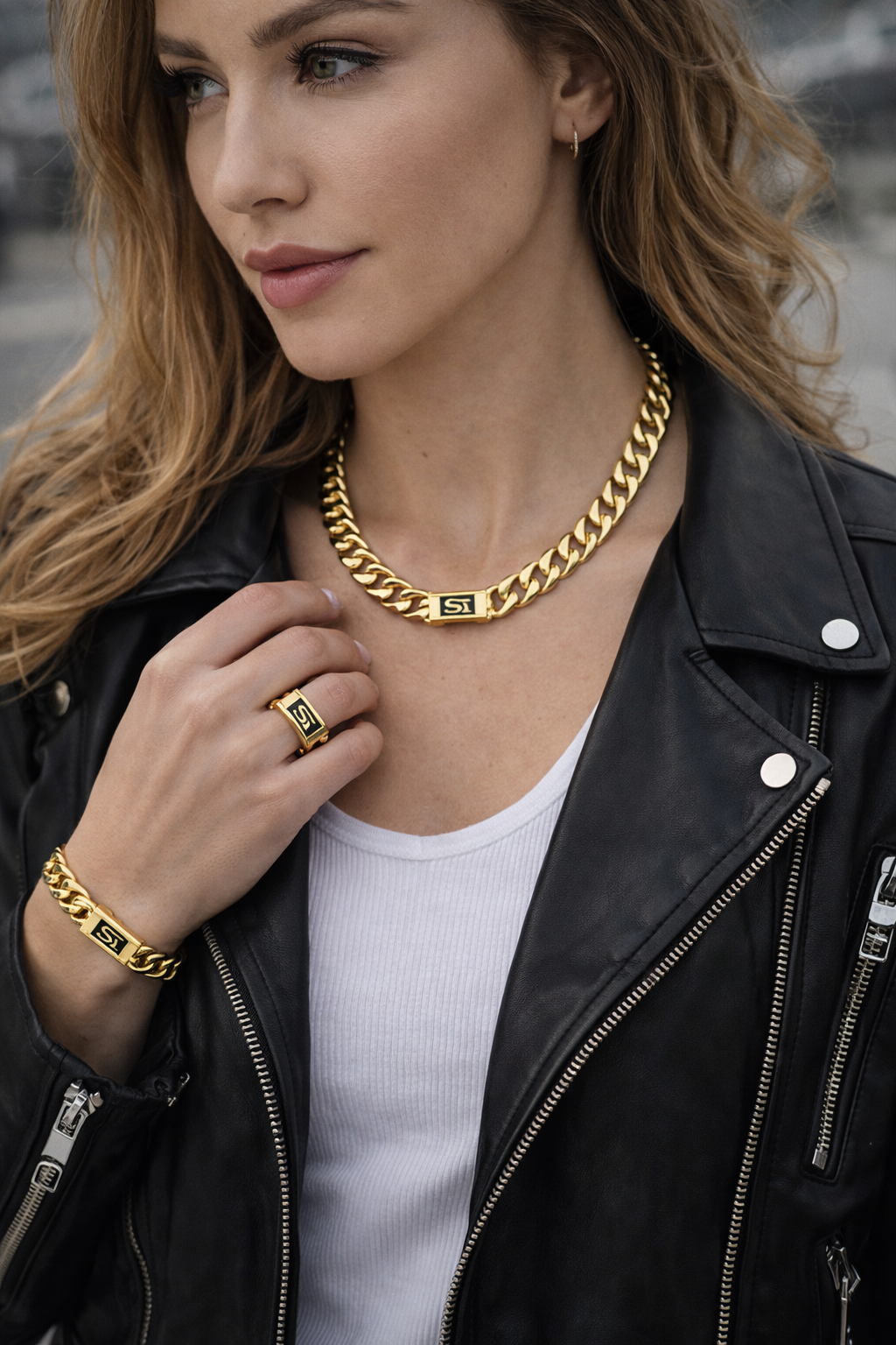 Комплект бижутерии: колье, серьги, кольцо, браслет