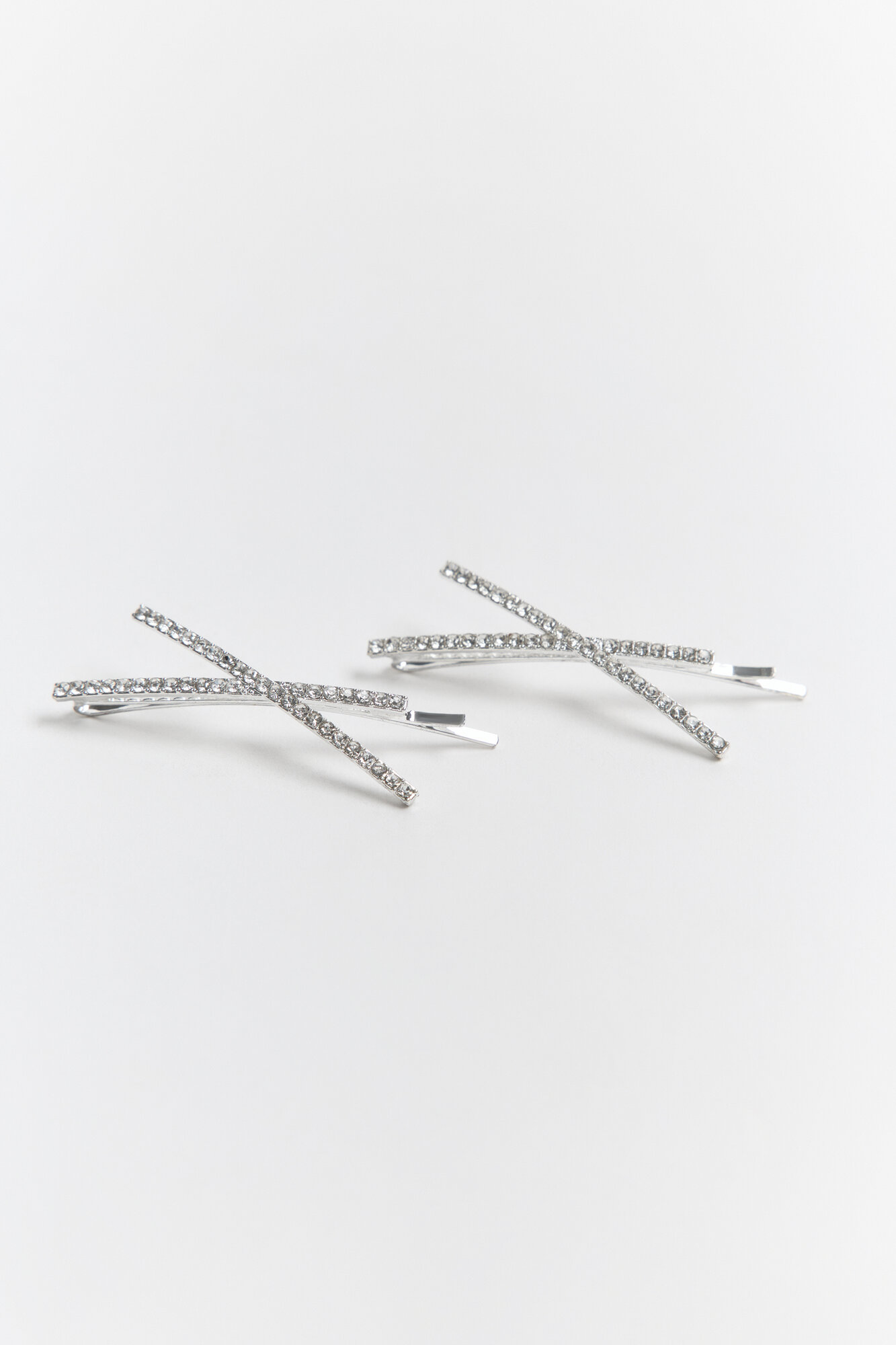 Набор Befree BF2545361008 2 заколки-зажима со стразами серебристые