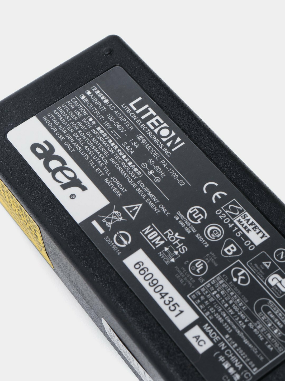 Блок питания для ноутбука Acer 19V Вольт, 3,42А Ампер, 65W Ватт, размер штекера 3x1 мм узкий