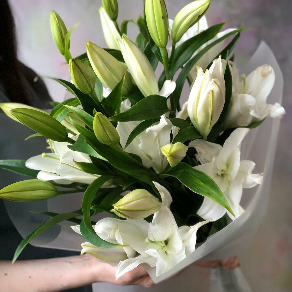 Белые лилии, стильный, стойкий интерьерный букет, для ваших любимых — фото 1