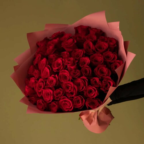 Изображение товара Букет цветов 51 красная роза, Кения, 50см в коробке и аквабоксе от "Простоцветы"