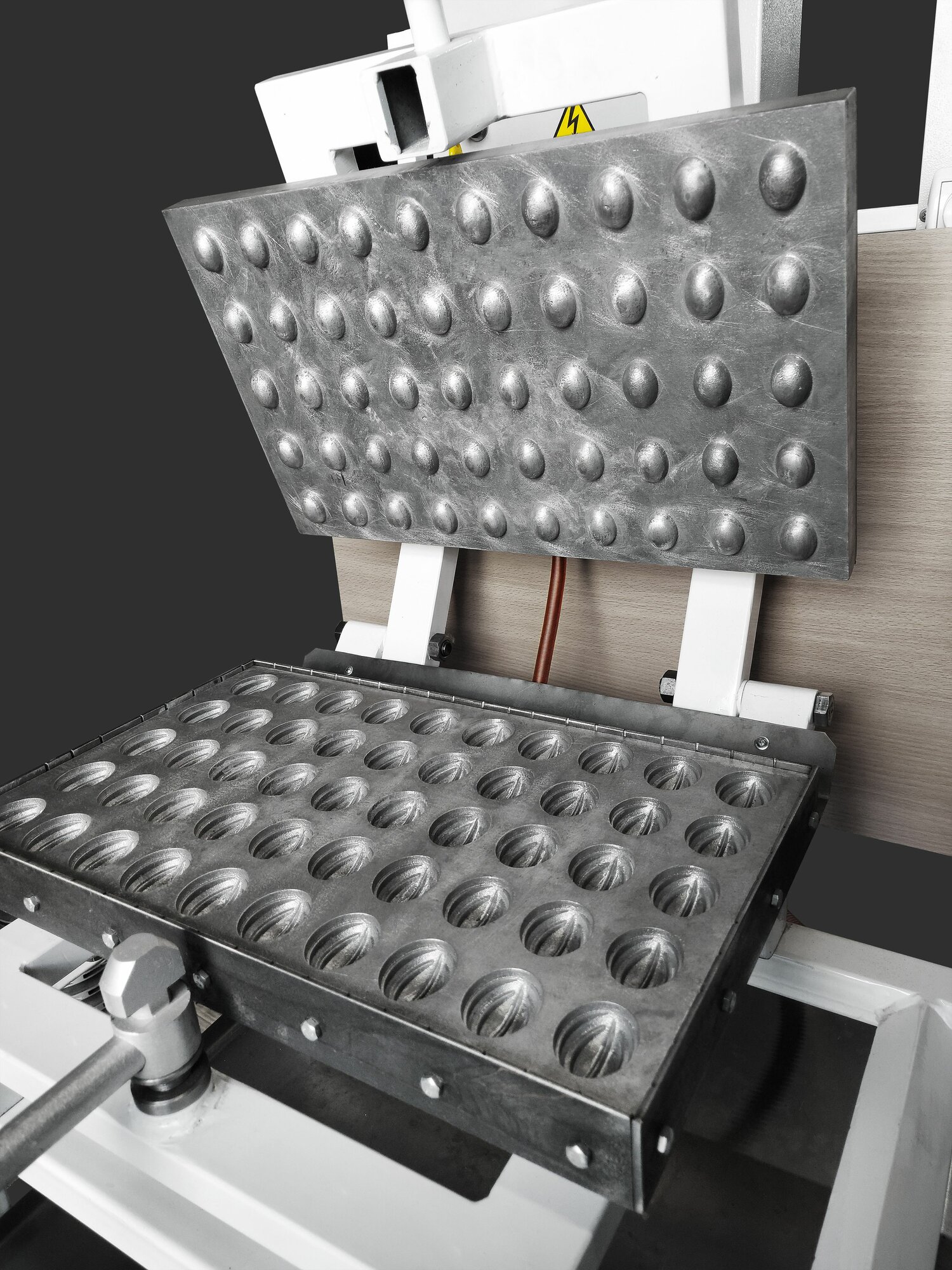 Печь - орешница промышленная для кондитерского производства на 50 скорлупок