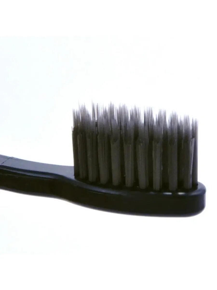 Зубная щетка c древесным углем — фото 1