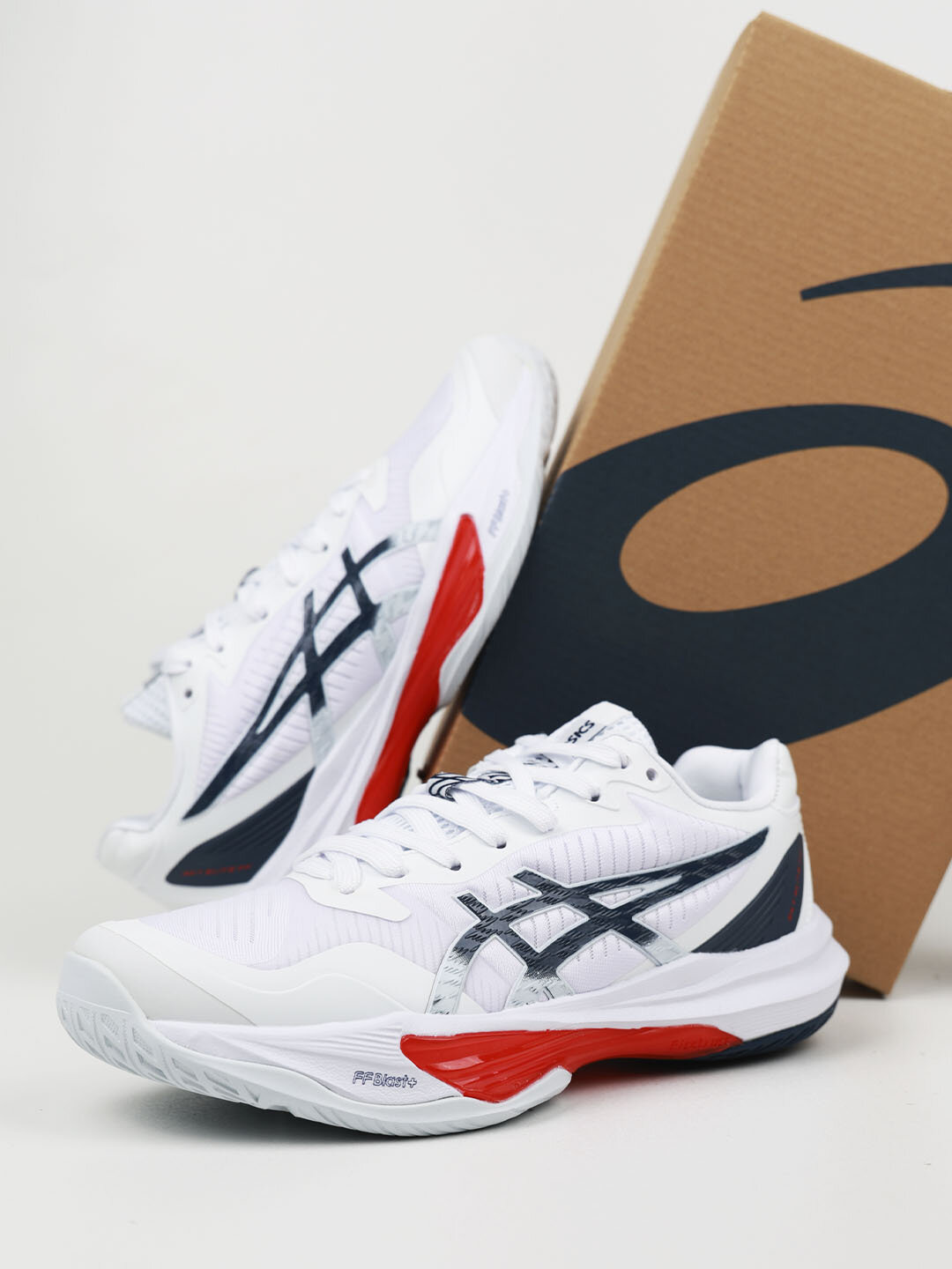 Кроссовки ASICS