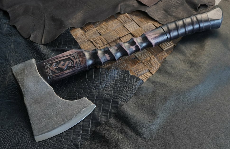 Топор Norman Рунный