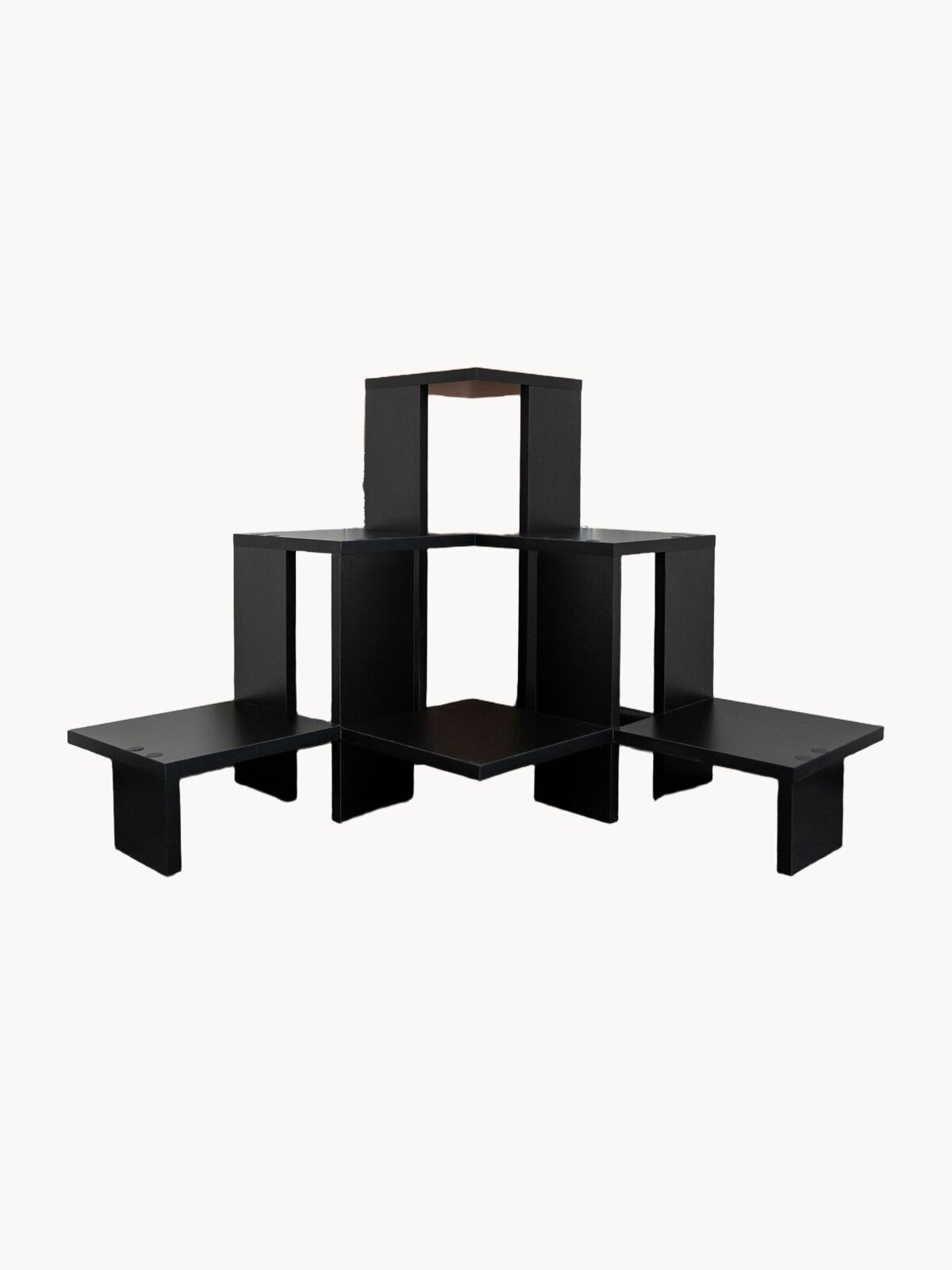 Полочки чёрные для цветов и растений